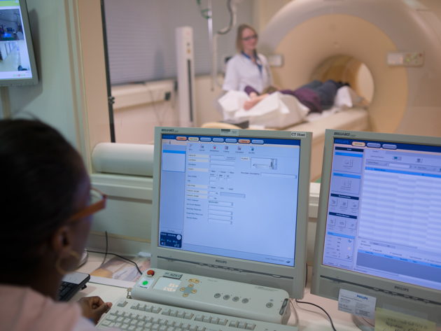 Eerst Worden Er Een Aantal Scans Gemaakt.