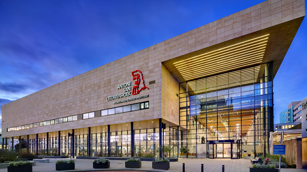 Voorgevel gevel voorkant avond nacht