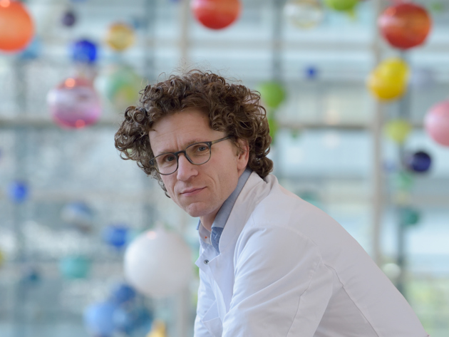 Sonke Gabe Antoni Van Leeuwenhoek 1