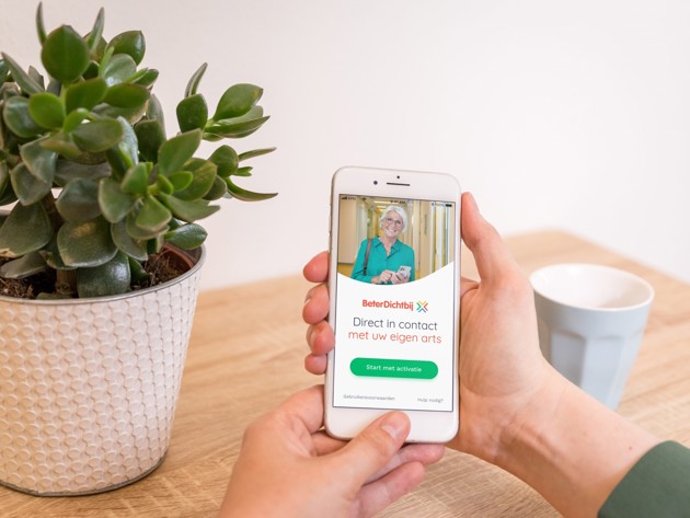 Foto Beterdichtbij Telefoon In Hand